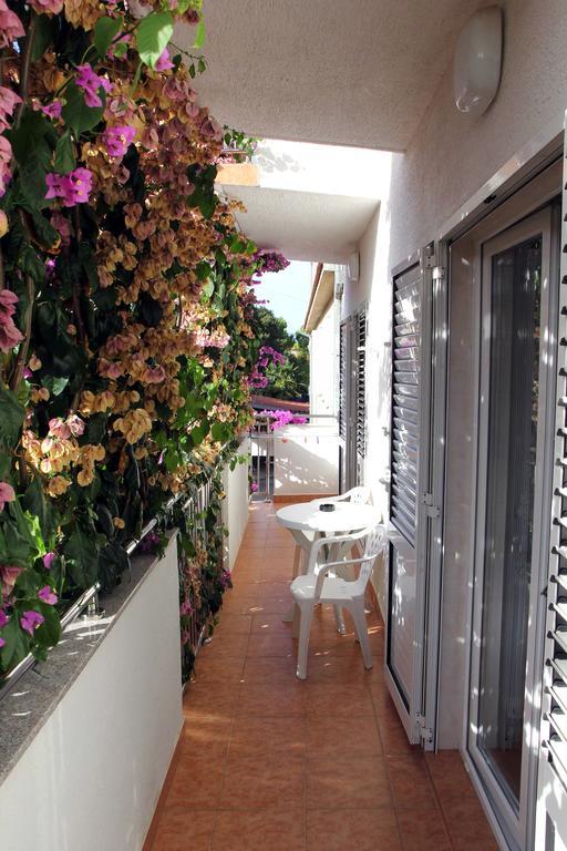 Apartments J&R Babara Biograd Na Moru Rum bild